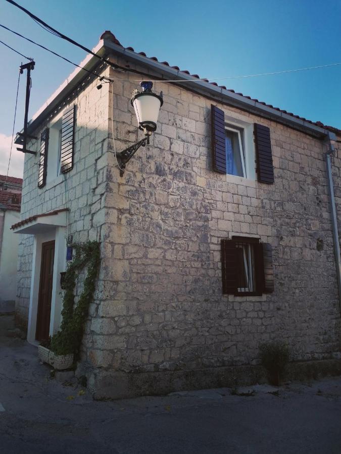 Апартаменты Stone House Слатине Экстерьер фото