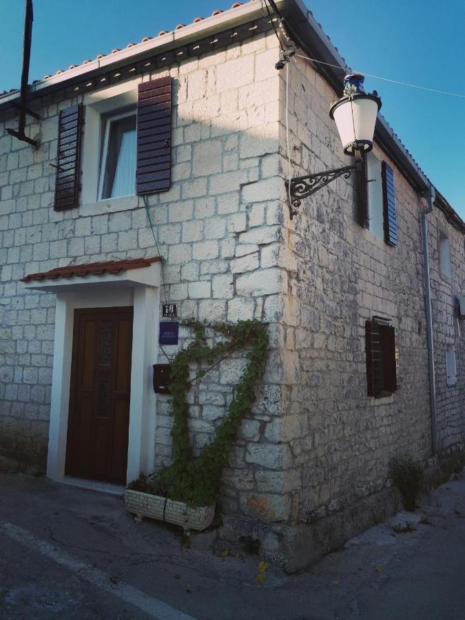 Апартаменты Stone House Слатине Экстерьер фото